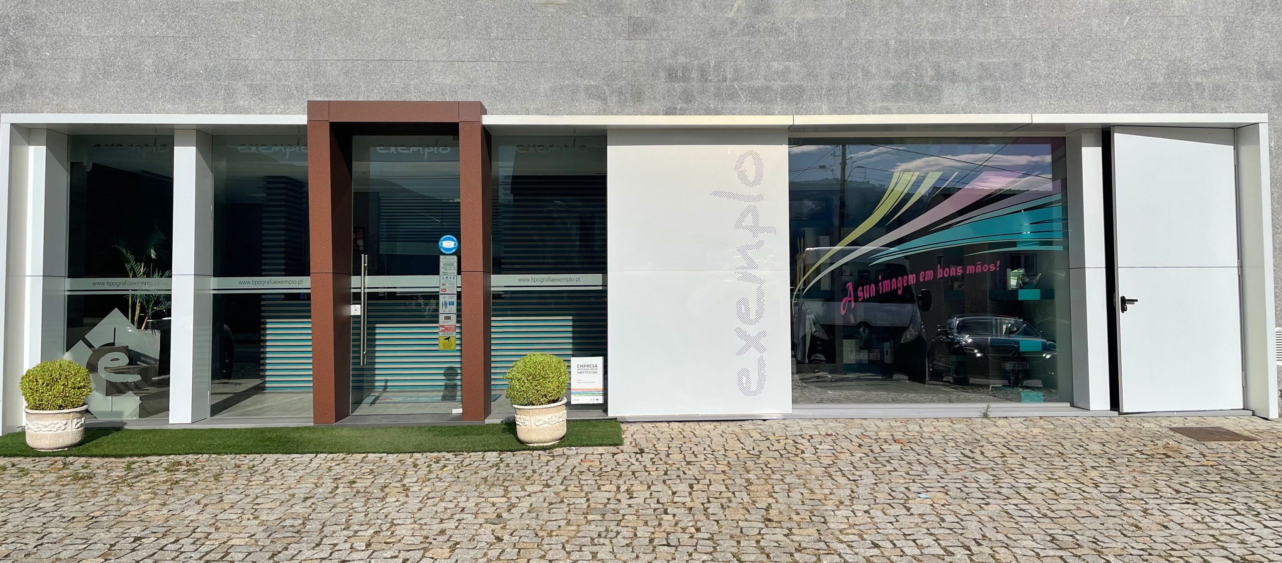 Fachada e entrada da Exemplo Múltiplo